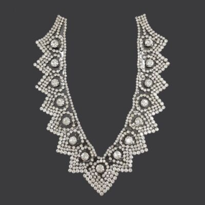 Aplique de Pedrería plata tipo collar (19 x 14 cm)