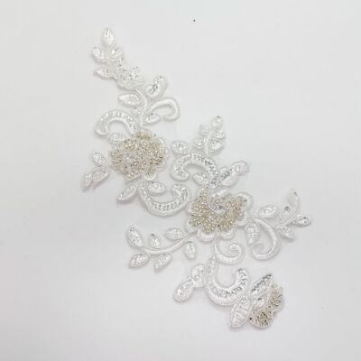 Aplique de Pedrería motivo floral blanco (25 x 11 cm)