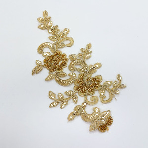 Aplique de Pedrería motivo floral dorada (25 x 11 cm)