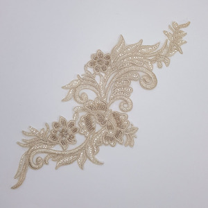 Aplique de Pedrería para vestidos dorado suave con flores (37 x 14 cm)