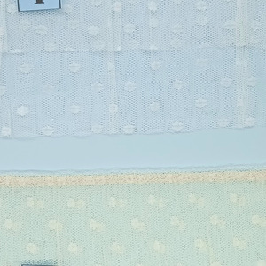 Cinta fruncida de tul con puntos beige y blanco (17x12 cm)