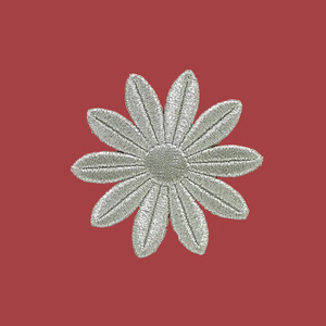 Aplique bordado termoadhesivo plata flor (6cm)