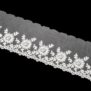 Tul bordado blanco flores (8 cm)