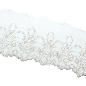 Tul Bordado Plata (Bordado 13,5 cm/ Total 18 cm)