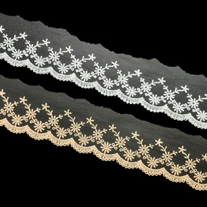 Tul bordado flores blanco y crudo (6cm total-4,5cm bordado)