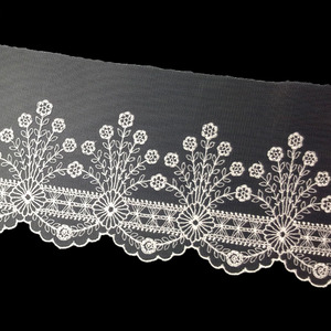 Tul bordado flores blanco (12.5cm)