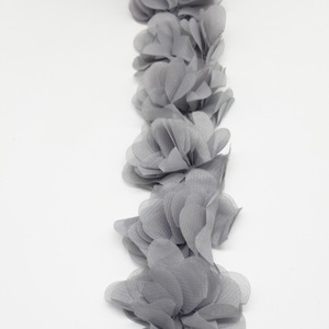 Tira de flores de tela con pétalos Gris (5cm)