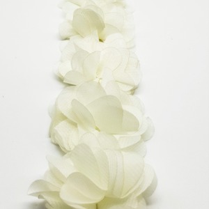 Tira de flores de tela con pétalos Marfil (5cm)