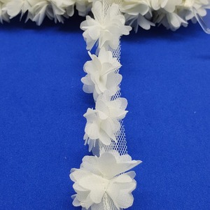 Tira de flores de tela con pétalos Marfil (3cm)