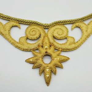 Cinturilla bordada para Virgen dorada (38x18cm)