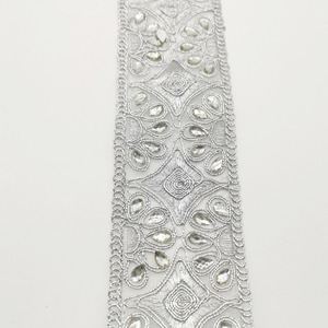 Pasamanería de Organza y Pedrería Plata (5,5 cm)