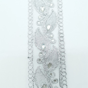 Pasamanería de Organza y Pedrería Plata (4,5 cm)