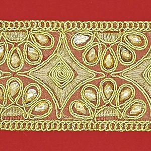 Pasamanería de Organza y Pedrería Dorada (5,5 cm)