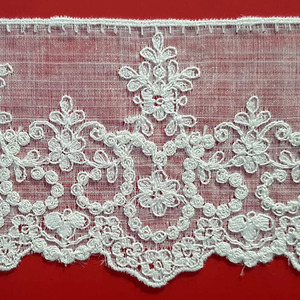 Muselina bordada Beig (7,5 cm)
