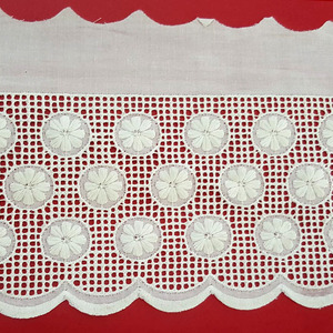 Punta tira bordada beige (8,5 cm)