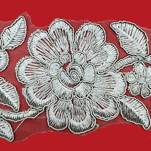 Organza Bordada Flores Plata con Rebordé (6,5 cm)
