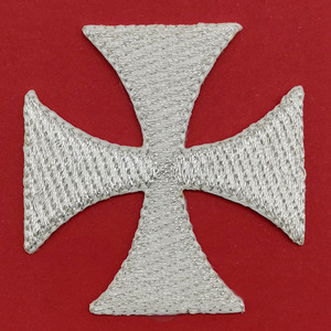 Cruz bordada plata (5 x 5 cm)