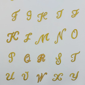 Letras bordadas termoadhesivas doradas (2,5 - 4 cm)