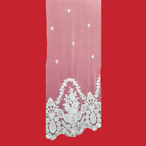 Tela de tul bordado beige doble punta con flores y topitos (140cm)