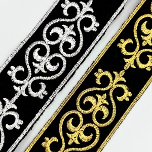 Cinta terciopelo negra termoadhesiva bordada  dorado y plata( 4,8cm)