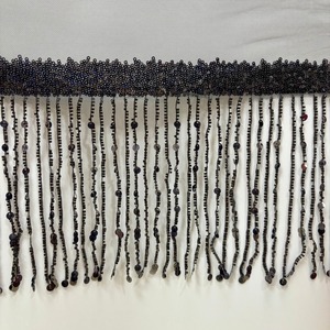 Fleco de lentejuelas y pedrería negro (20 cm)