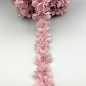 Tira de flores de tela con pétalos rosa empolvado con brillo (5cm)