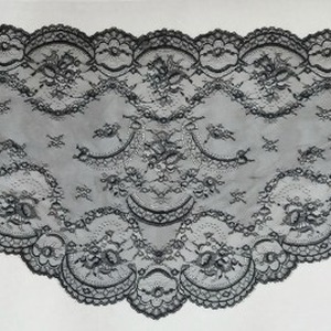 MEDIA LUNA AMANTILLADA (Color Negro 130x62cm)