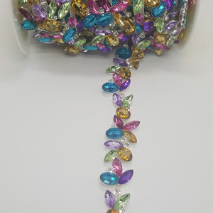 Pasamanería de pedrería varios colores (2.6 cm)