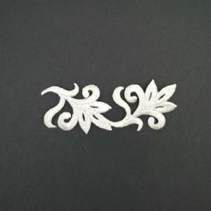 Aplique termoadhesivo flores plata (10,5cm)