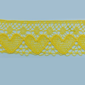 Puntilla bolillo amarillo motivo corazón (6cm)
