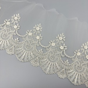 Tul bordado metalizado Plata (bordado 13cm/total 18cm)
