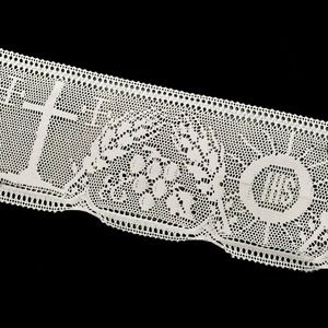 Encaje motivo religioso de bolillo mecanizado blanco (15cm)