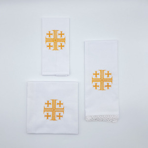 Paños de Altar blanco bordado cuatro cruces dorado