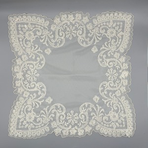 Pañuelo de tul bordado Beig (40x40cm)