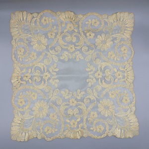 Pañuelo de tul bordado Dorado (40x40cm)